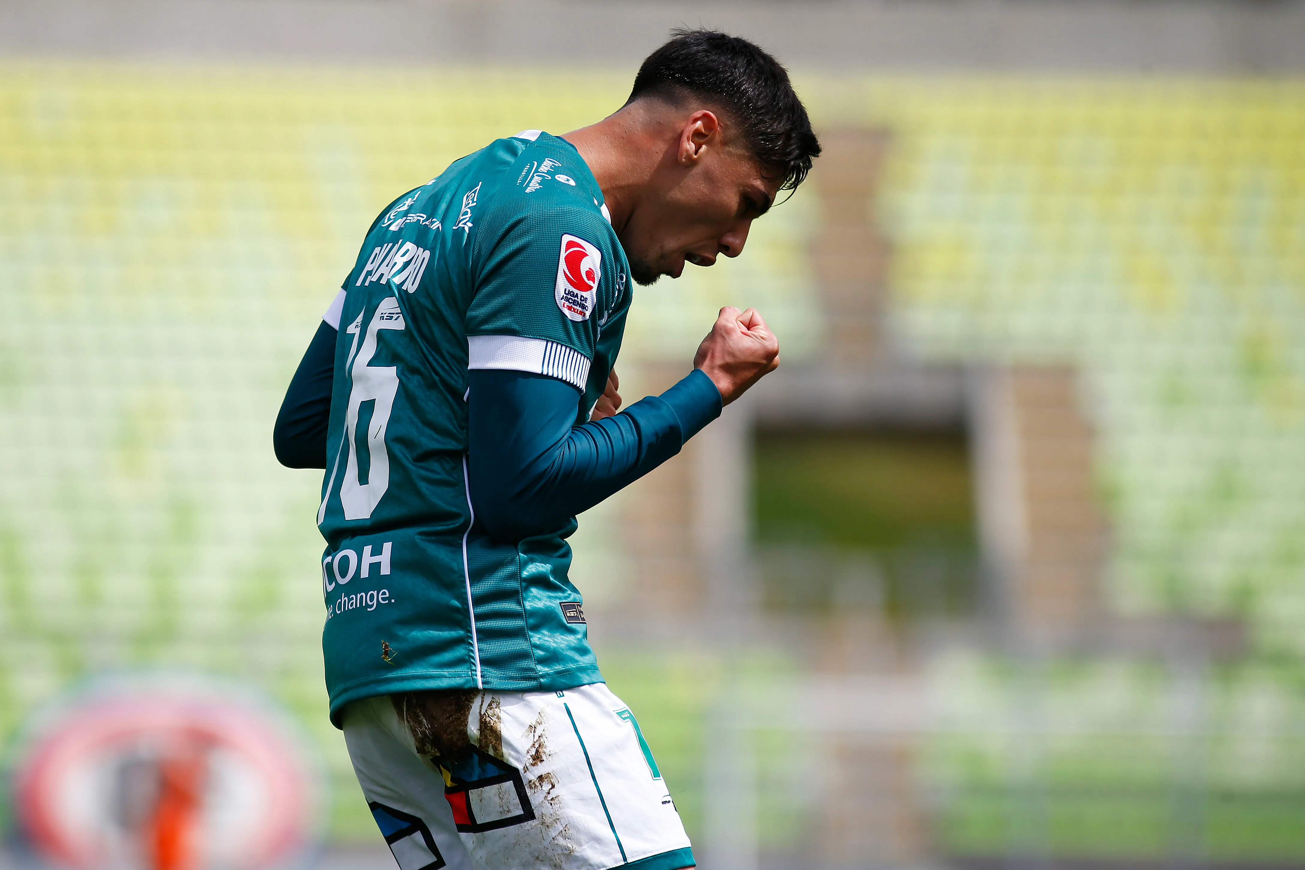 Así celebró Pedro Navarro su gol ante Curicó Unido. (Manuel Lema/Photosport).