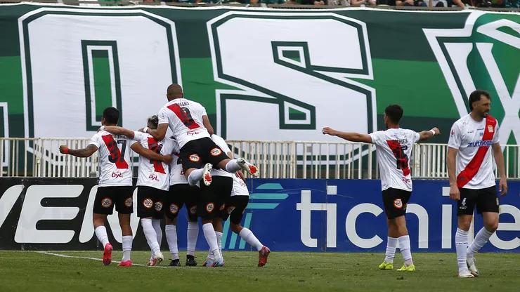 Curicó Unido sorprendió a Wanderers y le propinó la cuarta derrota en fila.