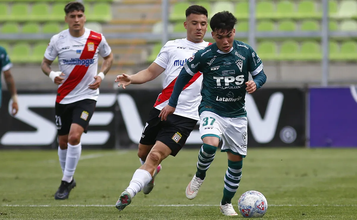 Curicó Unido vence a Wanderers con golazo argentino