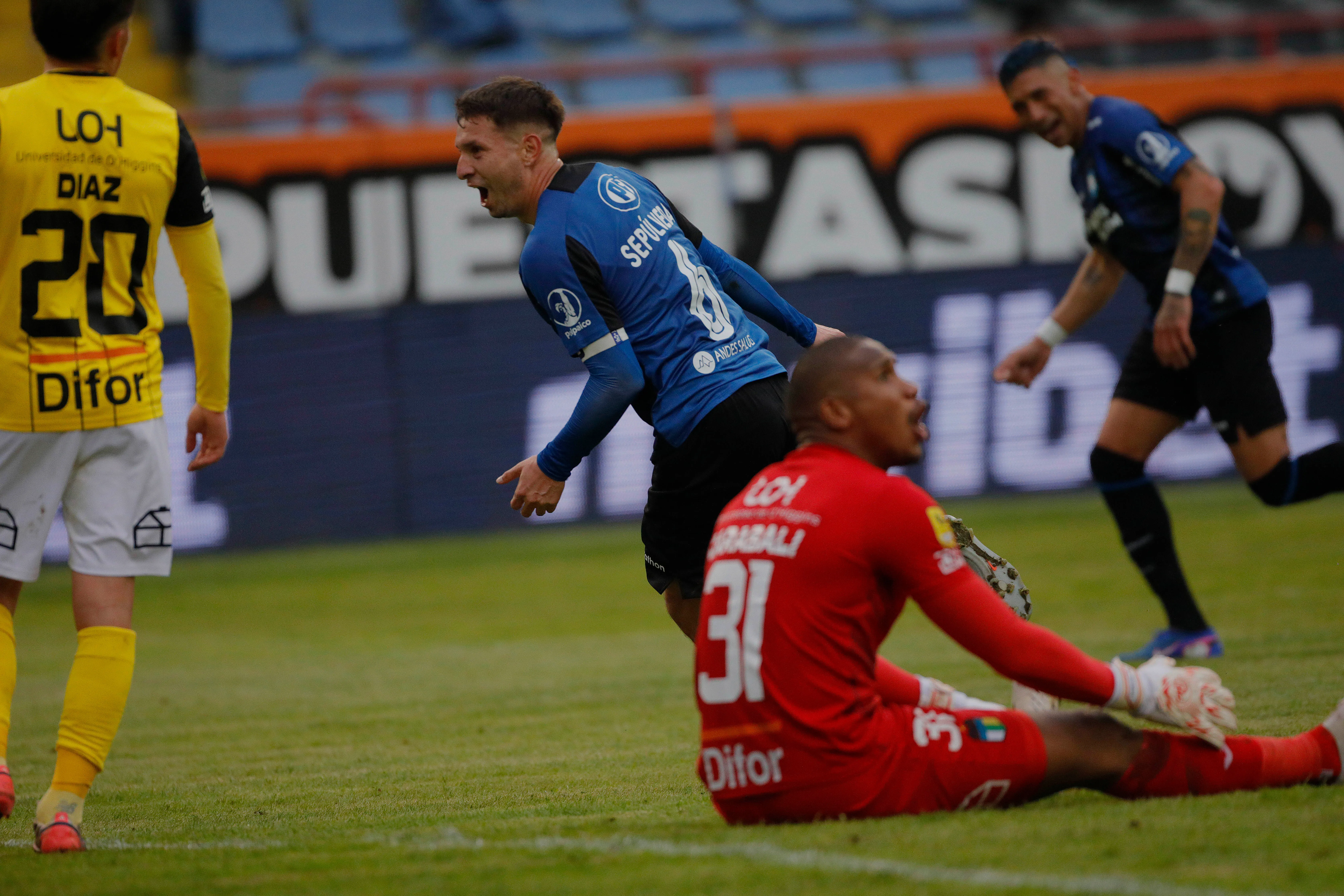 Así celebró Claudio Sepúlveda el 2-0 de Huachipato ante el Capo de Provincia. (Marco Vazquez/Photosport).