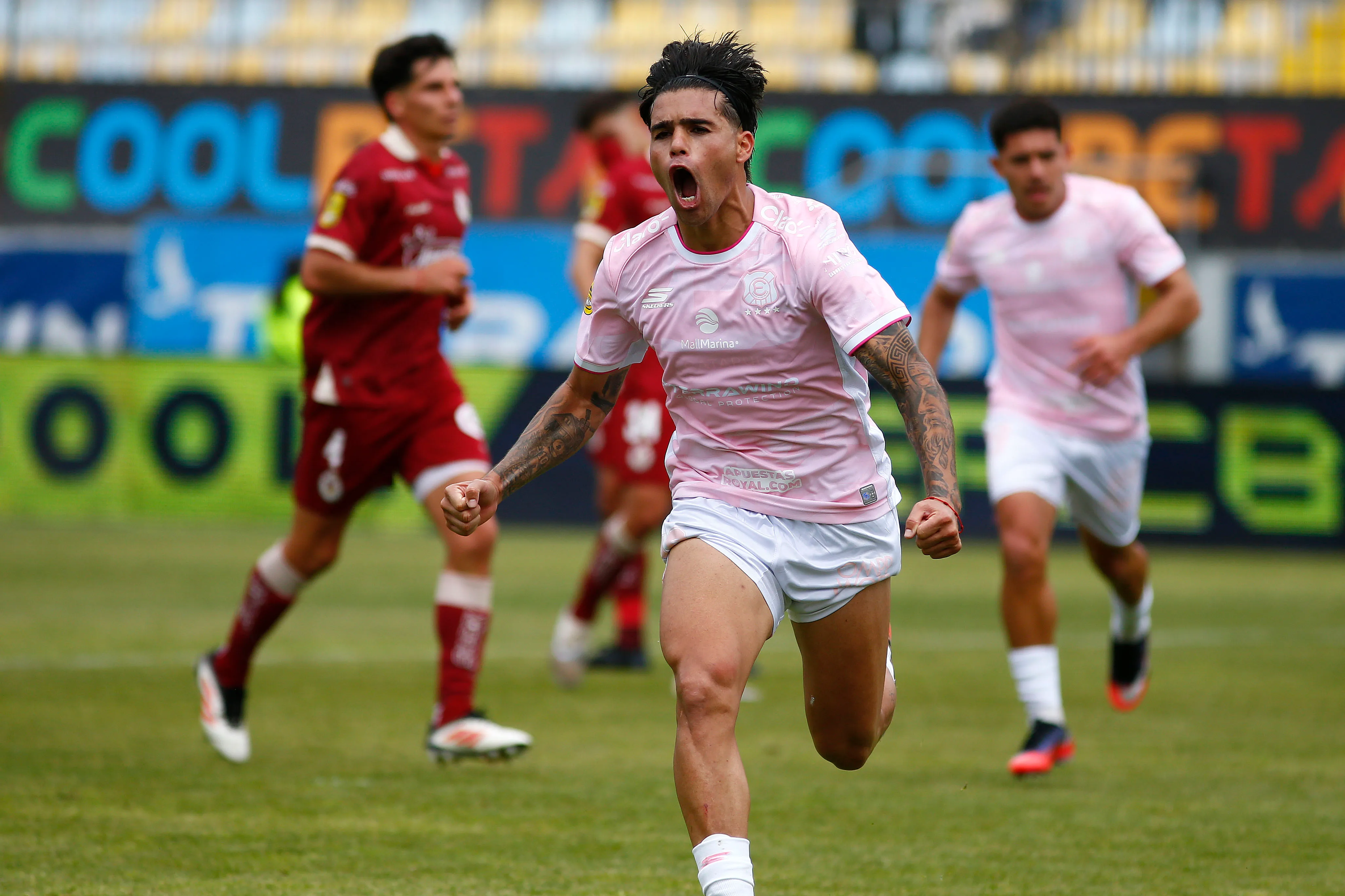 Alan Medina anotó el 3-2 definitivo para Everton desde el punto penal. | Foto: Photosport.