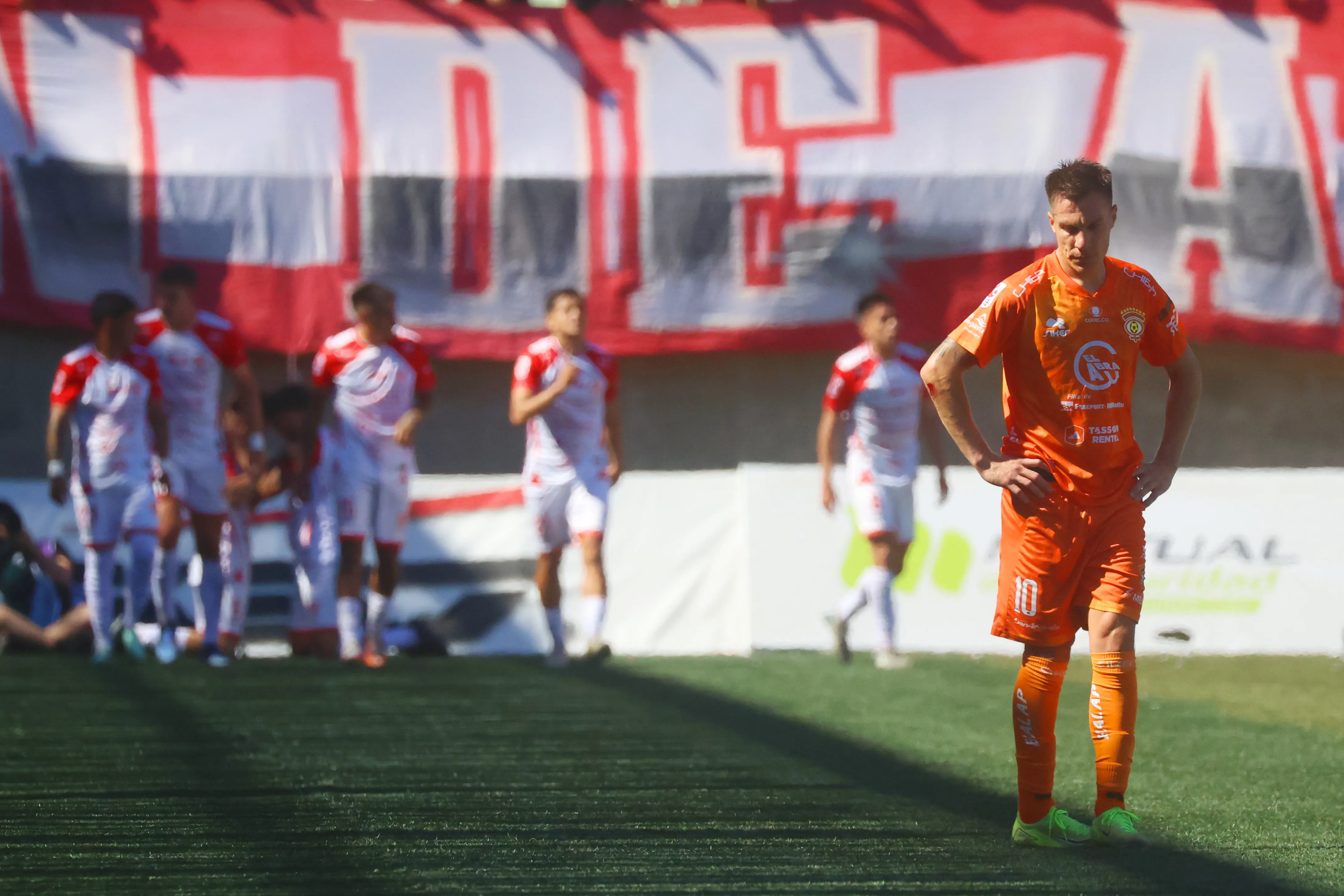 Cobreloa quedó colgando en el liderato de la Primera B tras la derrota ante Copiapó. | Foto: Photosport.