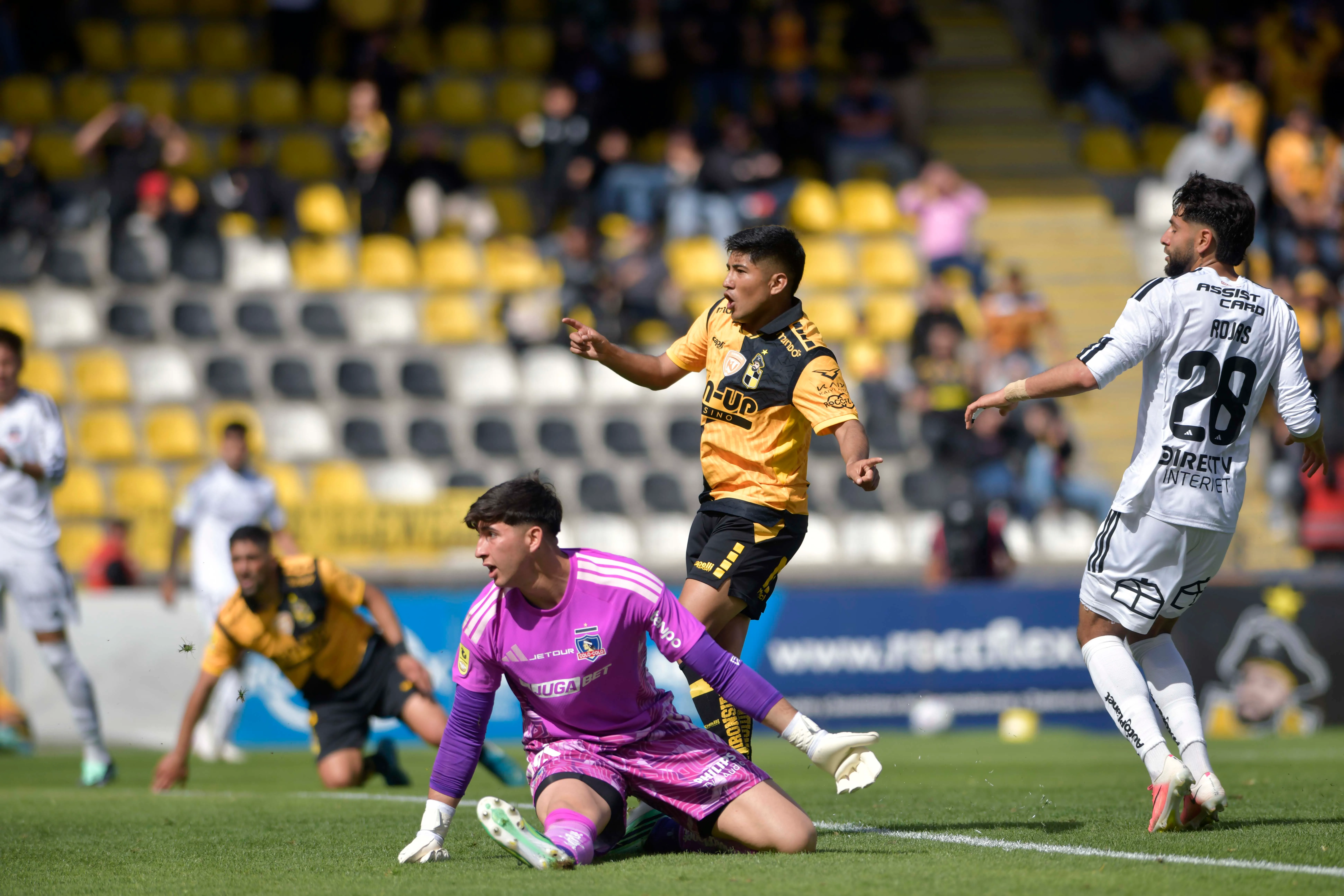 Benjamín Chandía celebra el 4-2 parcial de Coquimbo Unido vs Colo Colo. (Alejandro Pizarro Ubilla/Photosport).