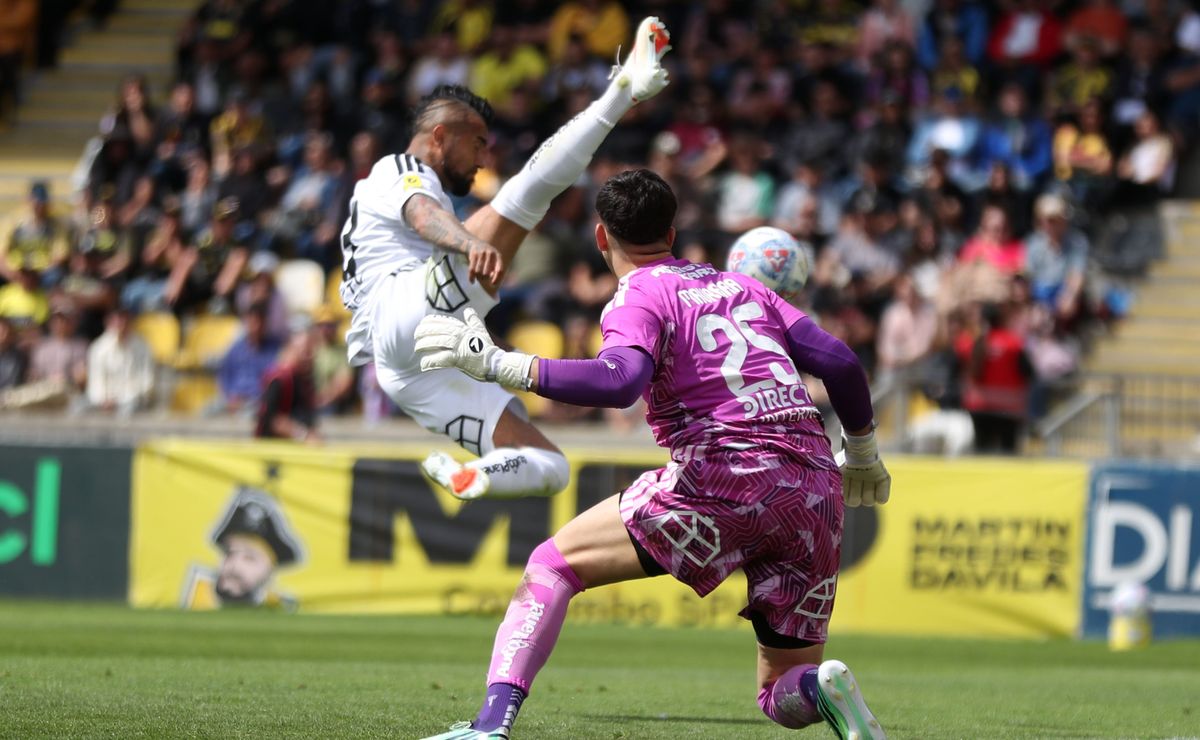 El reto en plena cancha de Gabriel Maureira tras la goleada sufrida por Colo Colo
