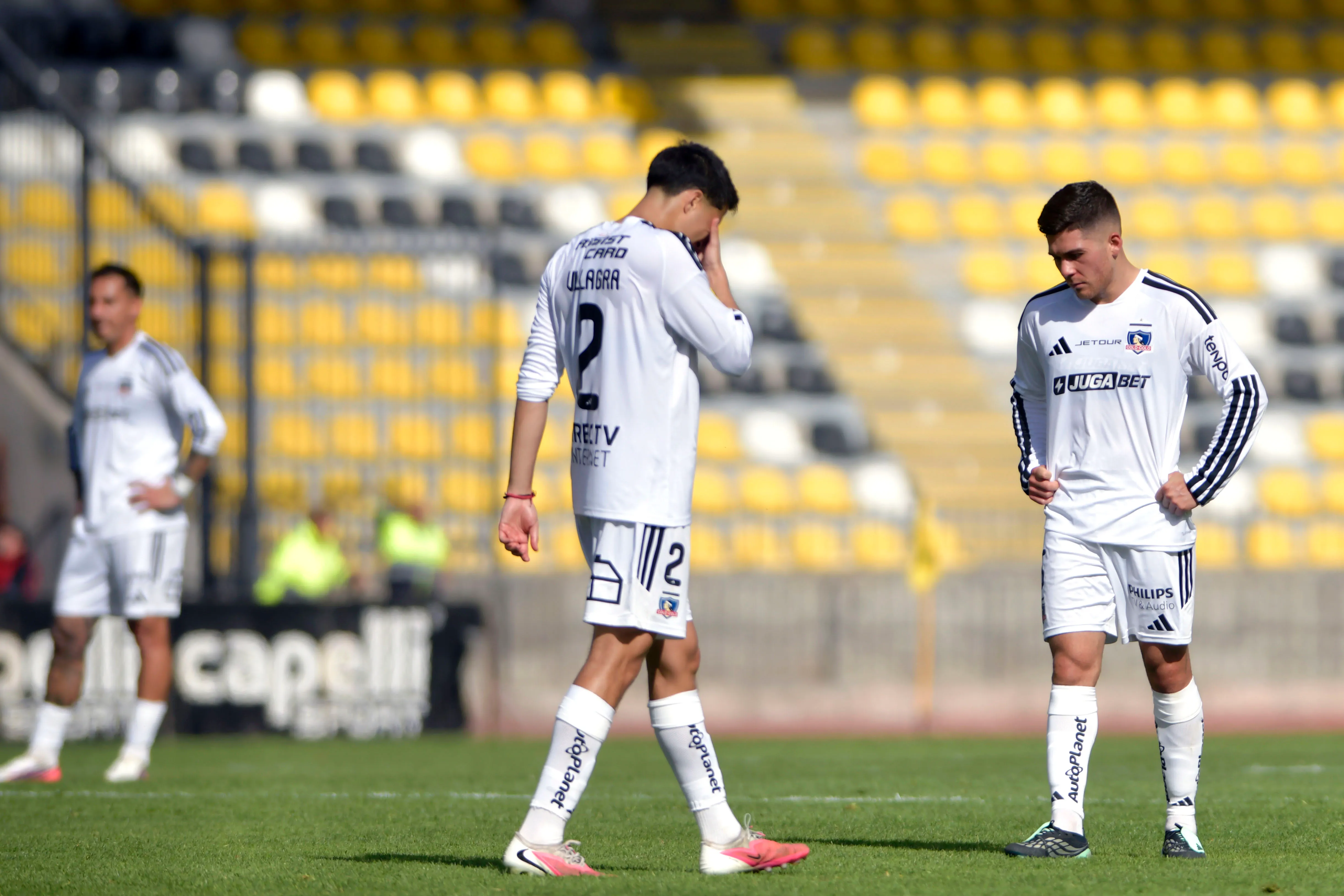 Jonathan Villagra y Felipe Méndez en la terrible tarde de Colo Colo ante Coquimbo Unido. (Alejandro Pizarro Ubilla/Photosport).