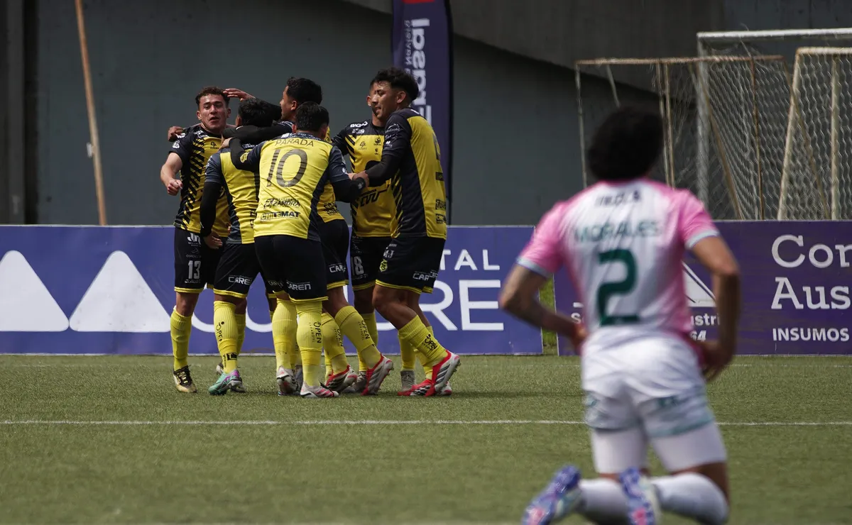 San Luis lidera la Primera B tras victoria ante Deportes Puerto Montt San Luis lidera la Primera B tras victoria ante Deportes Puerto Montt
