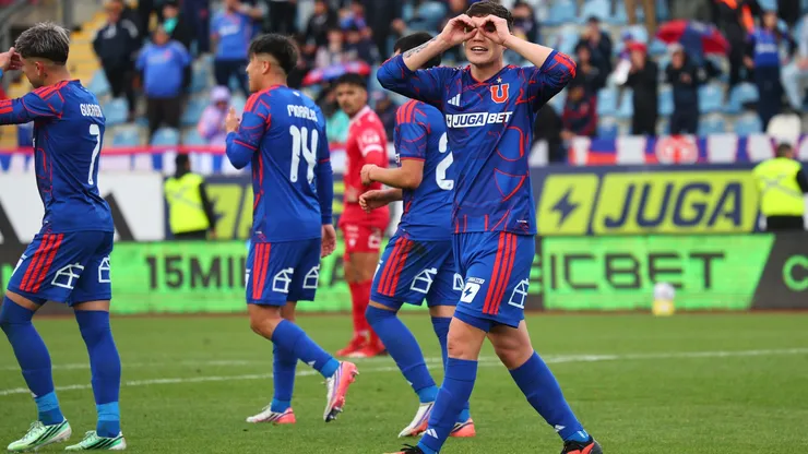 Universidad de Chile golea a Ñublense y es escolta de Colo Colo.