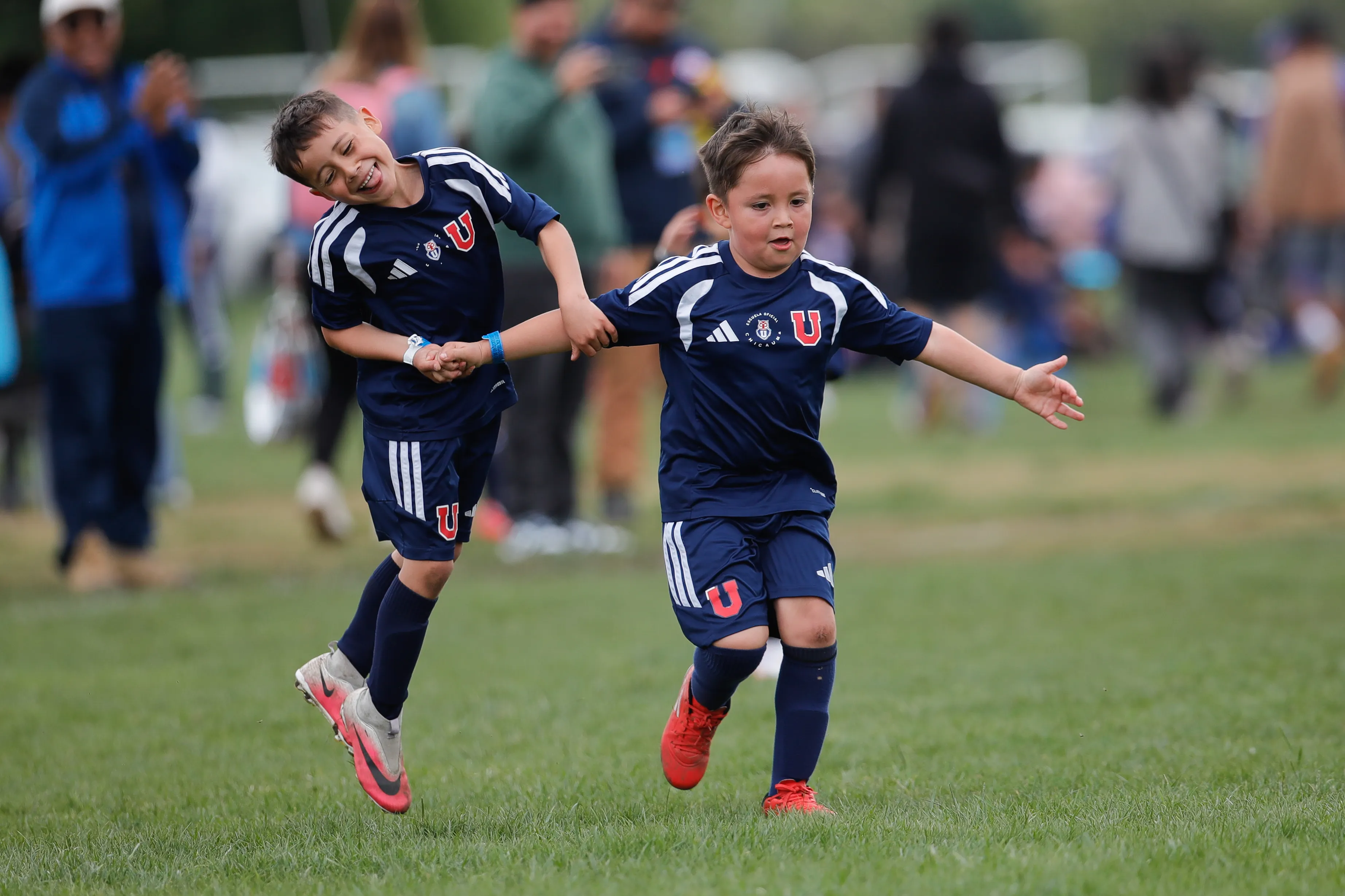 La U vivió una fiesta con sus escuelas de fútbol