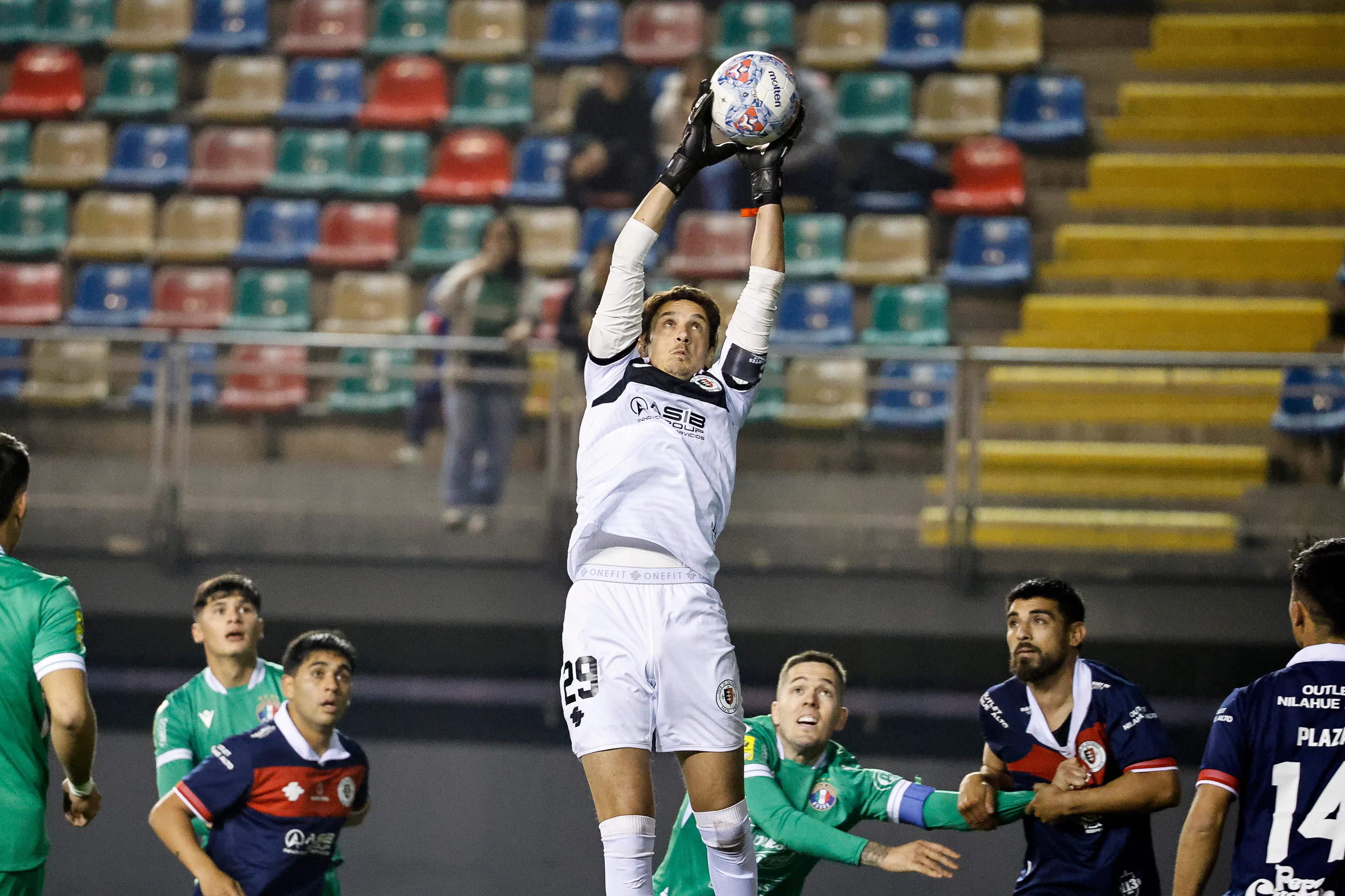 Juan Ignacio Dobboletta en acción ante Audax Italiano en la Copa Chile. (Diego Martin/Photosport).