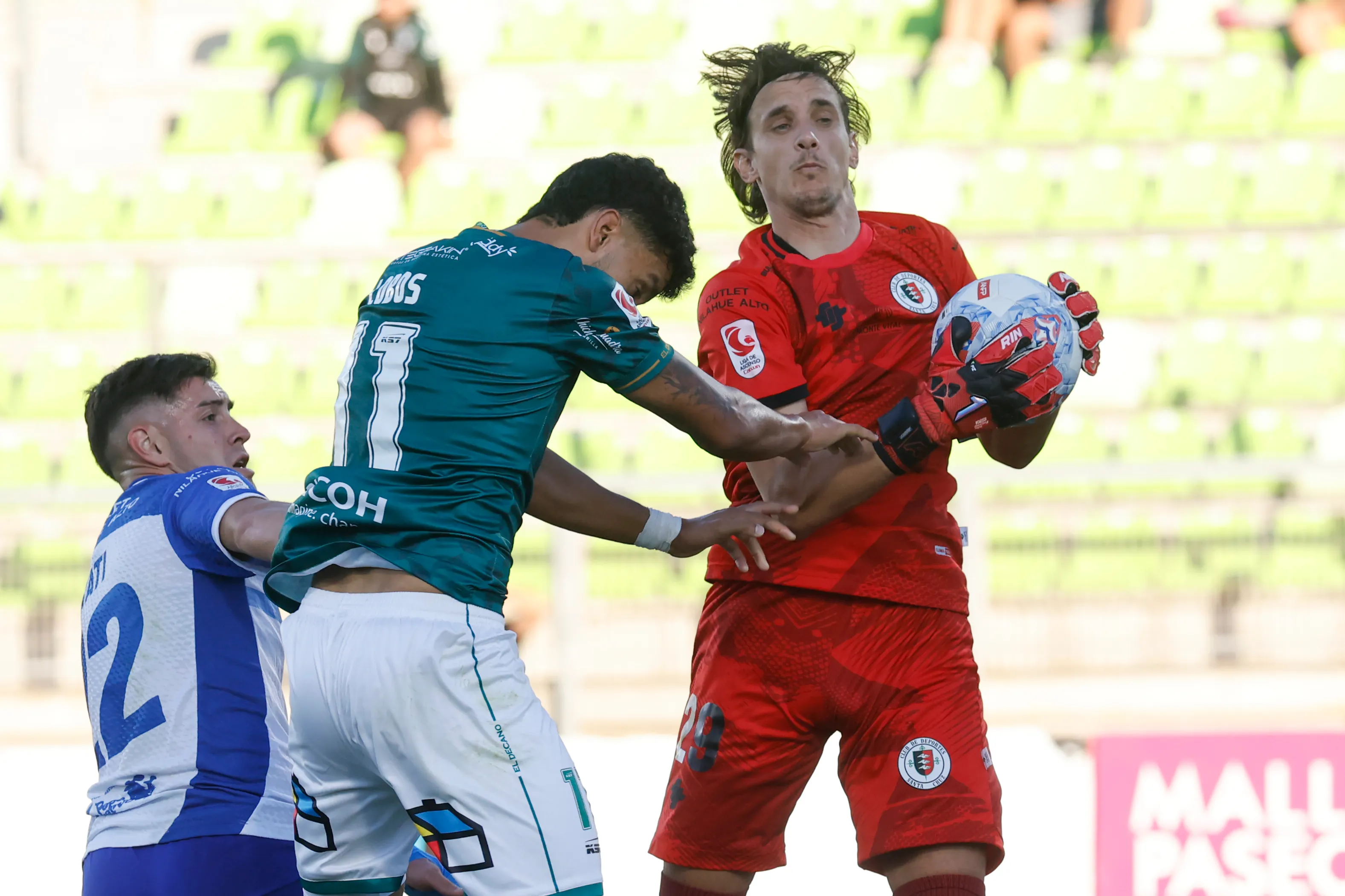 Juan Ignacio Dobboletta en acción frente a Santiago Wanderers en la Primera B. (Sebastian Cisternas/Photosport).
