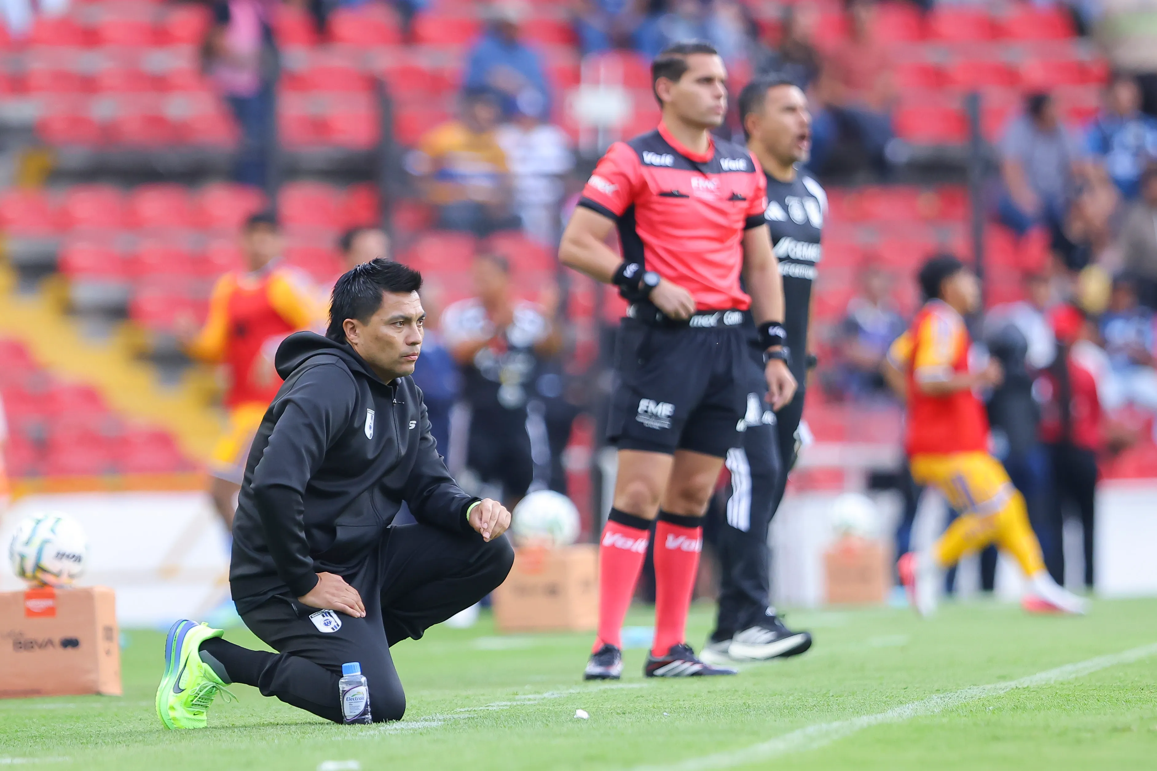 Esteban González, el DT de los Gallos Blancos de Querétaro. (Agustin Cuevas/Getty Images).