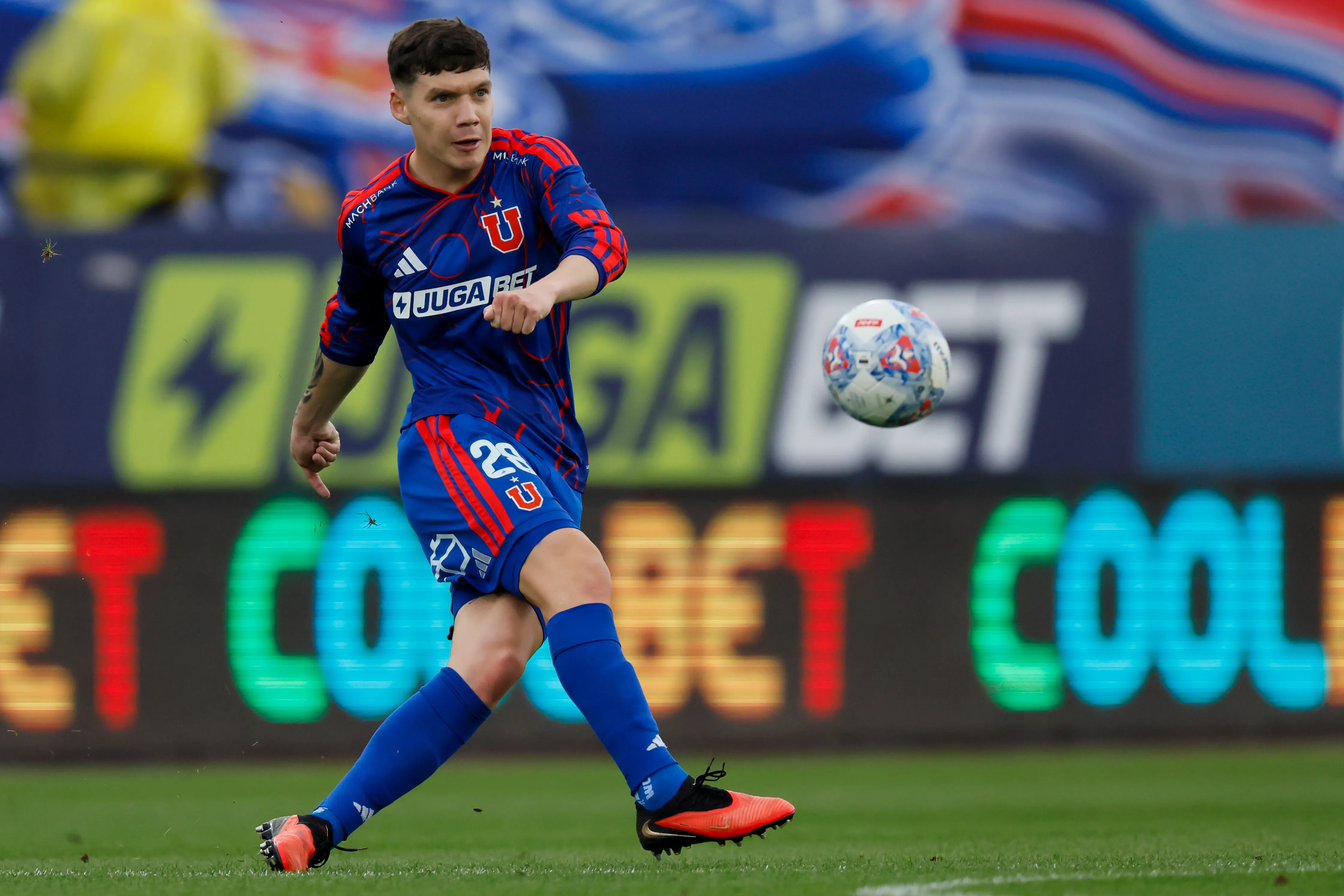 Agustín Arce se matriculó con un golazo en el 6-0 de Universidad de Chile sobre Ñublense. | Foto: Photosport.