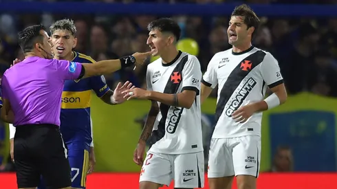 El uruguayo Alan Lescano criticó la decisión de Piero Maza.