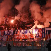 Drástico castigo a los hinchas de la U por los fuegos artificiales