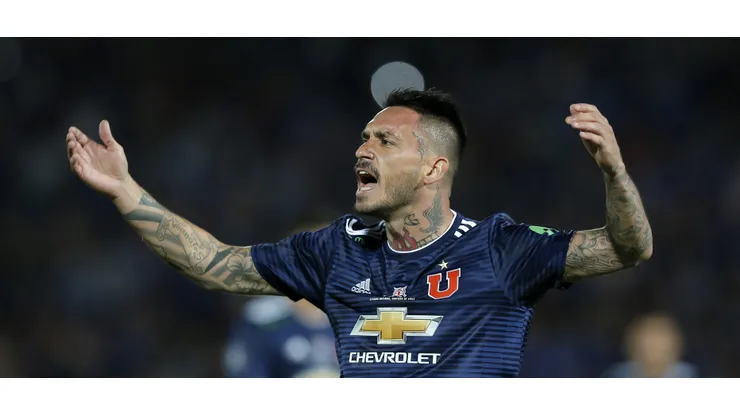 Pinilla recibió alta médica tras ser internado en la clínica Las Condes