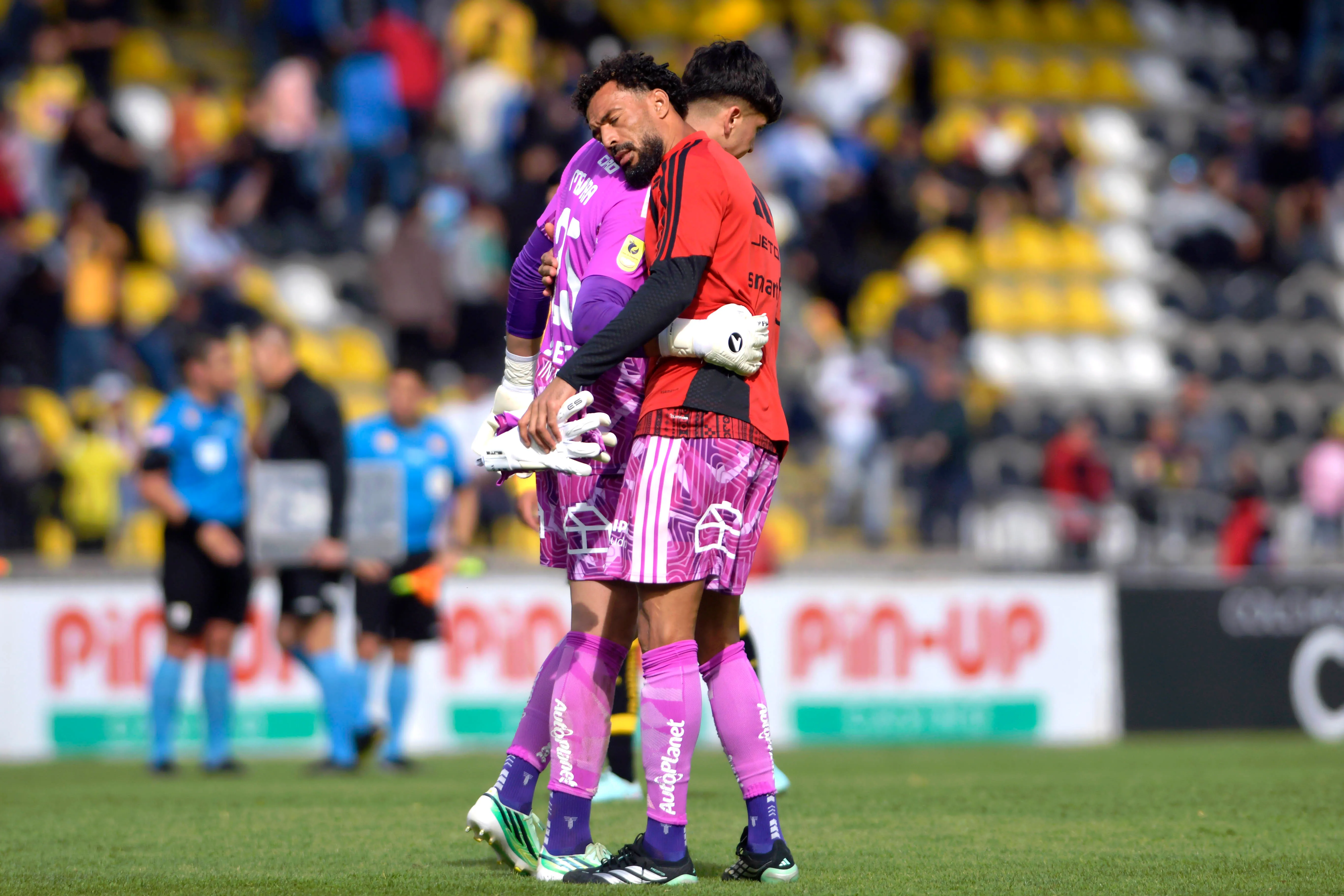 Maureira y Vozinha son las principales cartas en el arco de Colo Colo. Imagen: Photosport