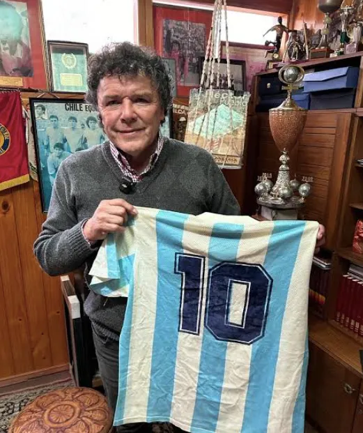 Héctor Puelba se quedó con la camiseta de Diego Maradona. Tras varios años, tomó importante decisión.