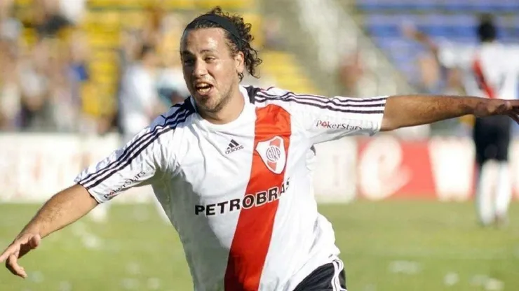 Fabbiani tuvo una extensa carrera como delantero.