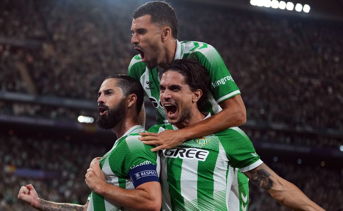 Batalla de golazos: Real Betis lo da vuelta al Porto y es puntero en la Champions League