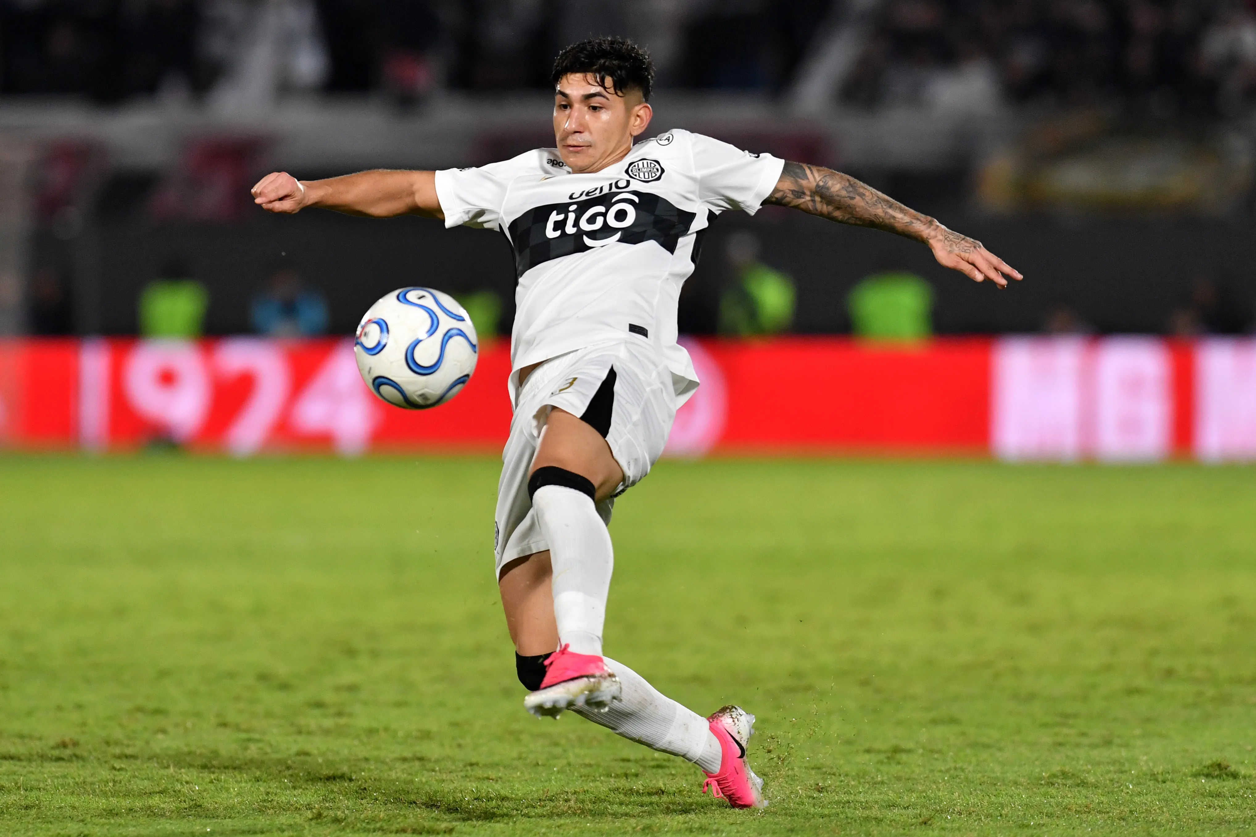 Esteban Matus suma ocho partidos en Olimpia, donde anotó un golazo ante Vasco da Gama en la Copa Sudamericana. (Christian Alvarenga/Getty Images).