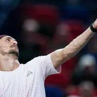 Zverev sale al paso de la polémica que genera su servicio en la ATP