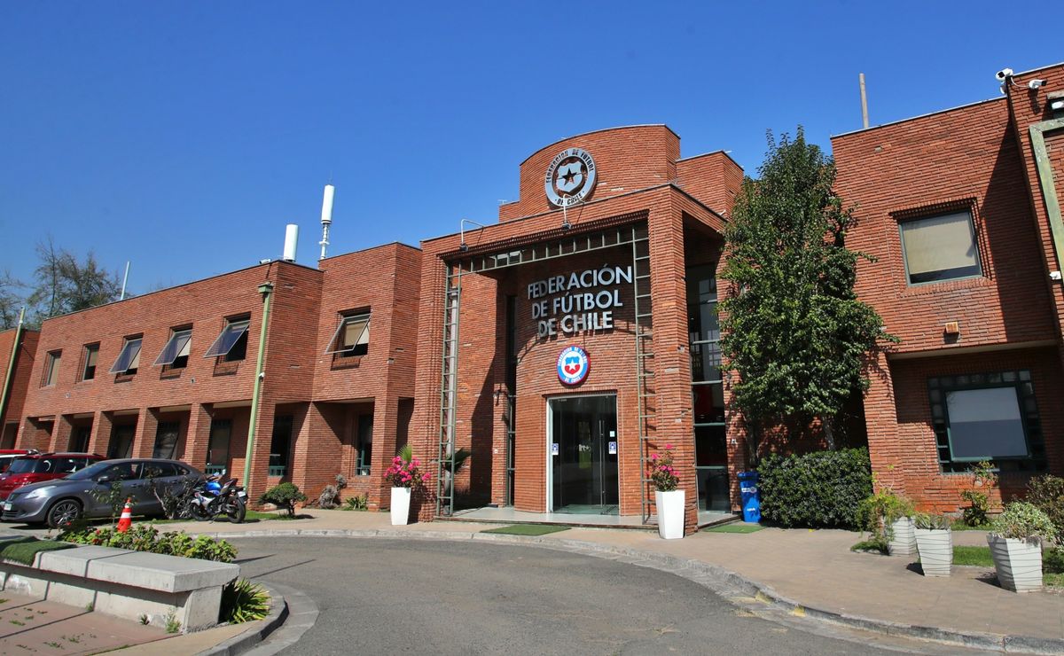 Peñalolén denuncia a ANFP por no pagar patente de su sede hace 16 años: Debe $172 millones
