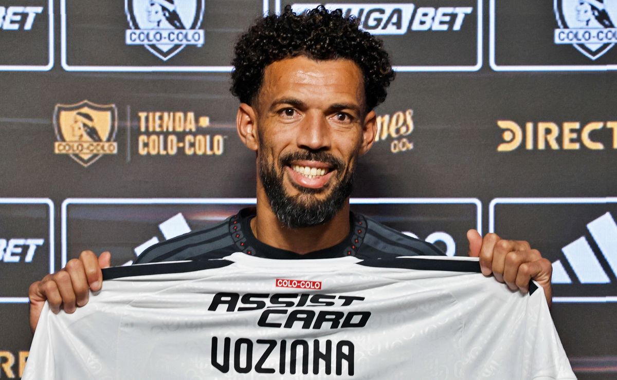 El nuevo contrato que firmó Vozinha en medio de su complejo presente en Colo Colo: “Historia de esfuerzo”
