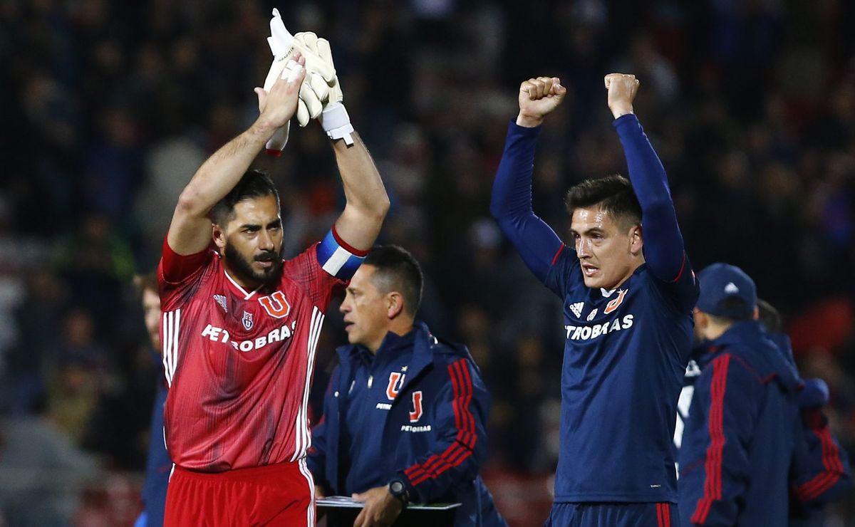 Johnny Herrera golpea a los hinchas de U de Chile con drástica decisión: se baja de una despedida