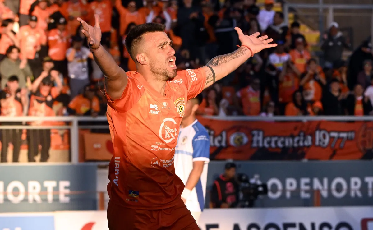 Cobreloa mete miedo a San Luis en recta final de Primera B Cobreloa mete miedo a San Luis en recta final de Primera B