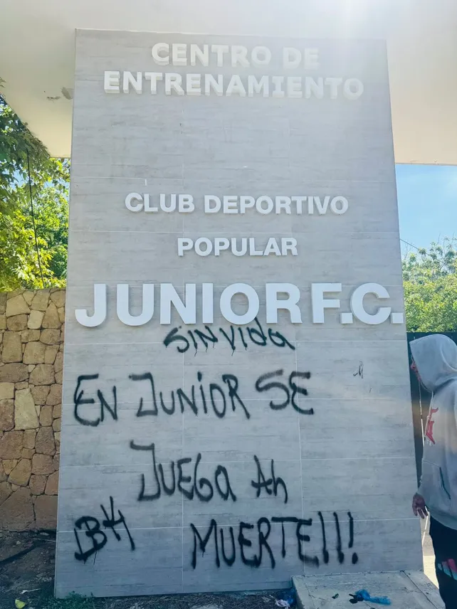 Las instalaciones del Junior fueron vandalizadas por los hinchas. | Foto: JuanSalvadorB.