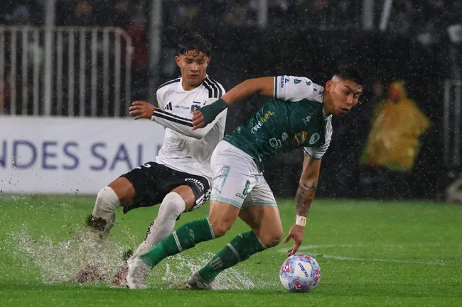 Colo Colo lo gana por 2-0 en el global a la espera de reanudar el segundo tiempo ante Puerto Montt. | Foto: Photosport.