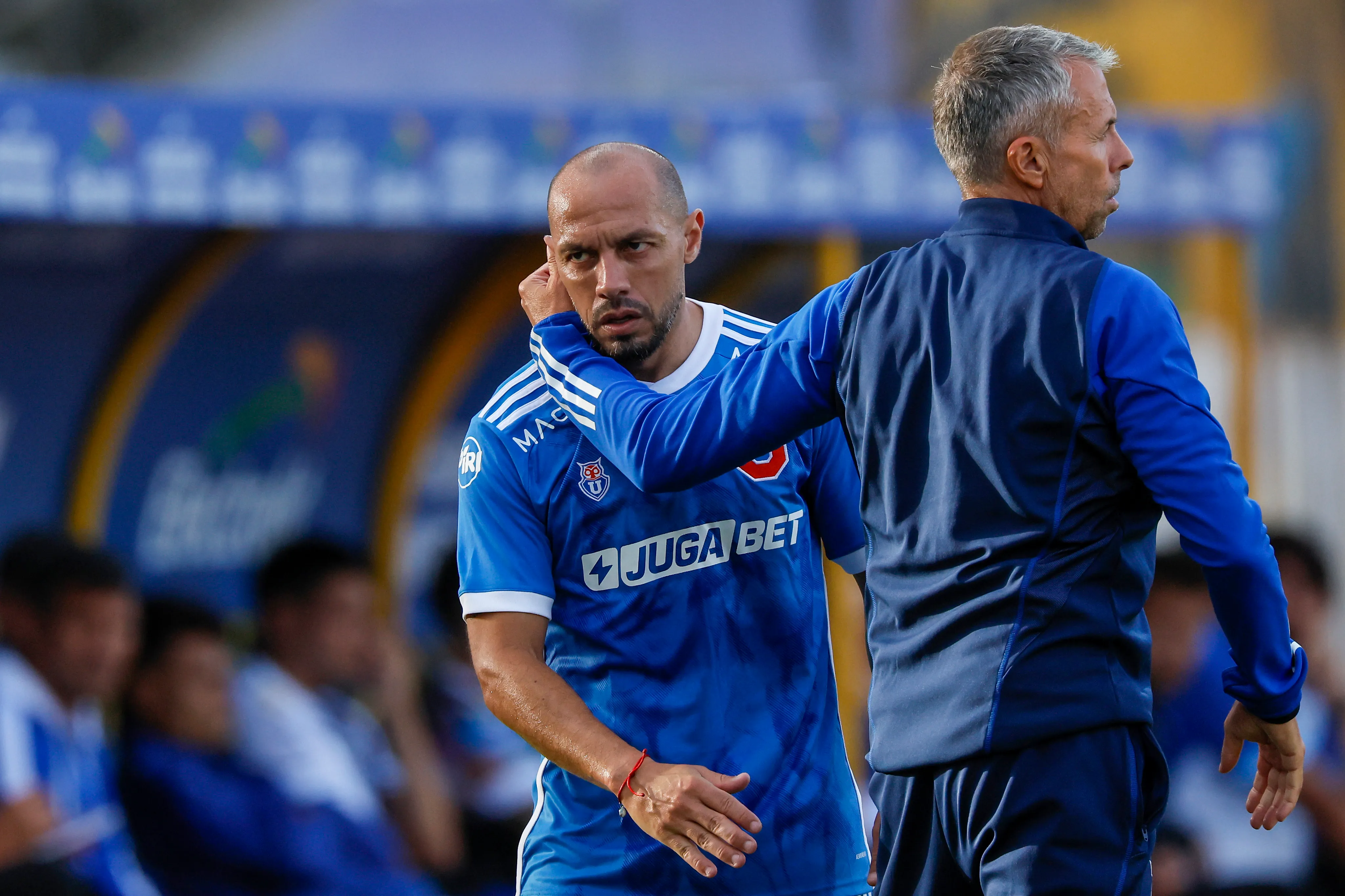 Gustavo Álvarez dedica palabras por el retiro de Marcelo Díaz en la U. Foto: Andres Pina/Photosport