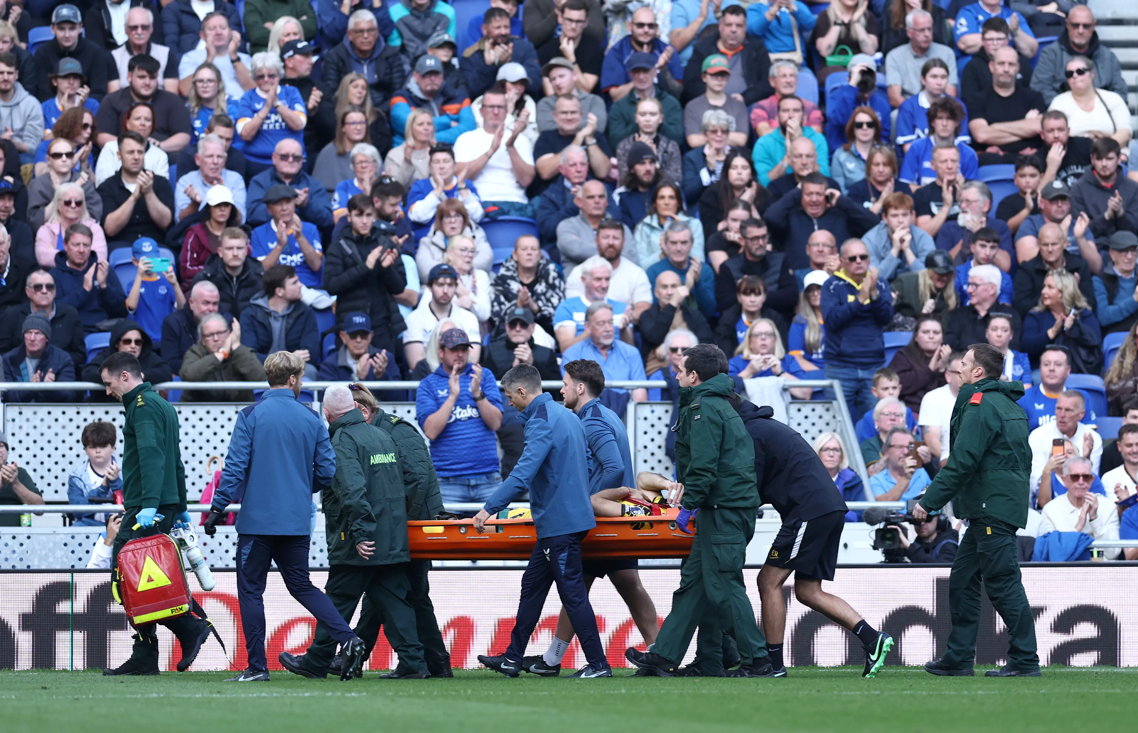 Así salió el Dibu Martínez de la cancha. (Molly Darlington/Getty Images).