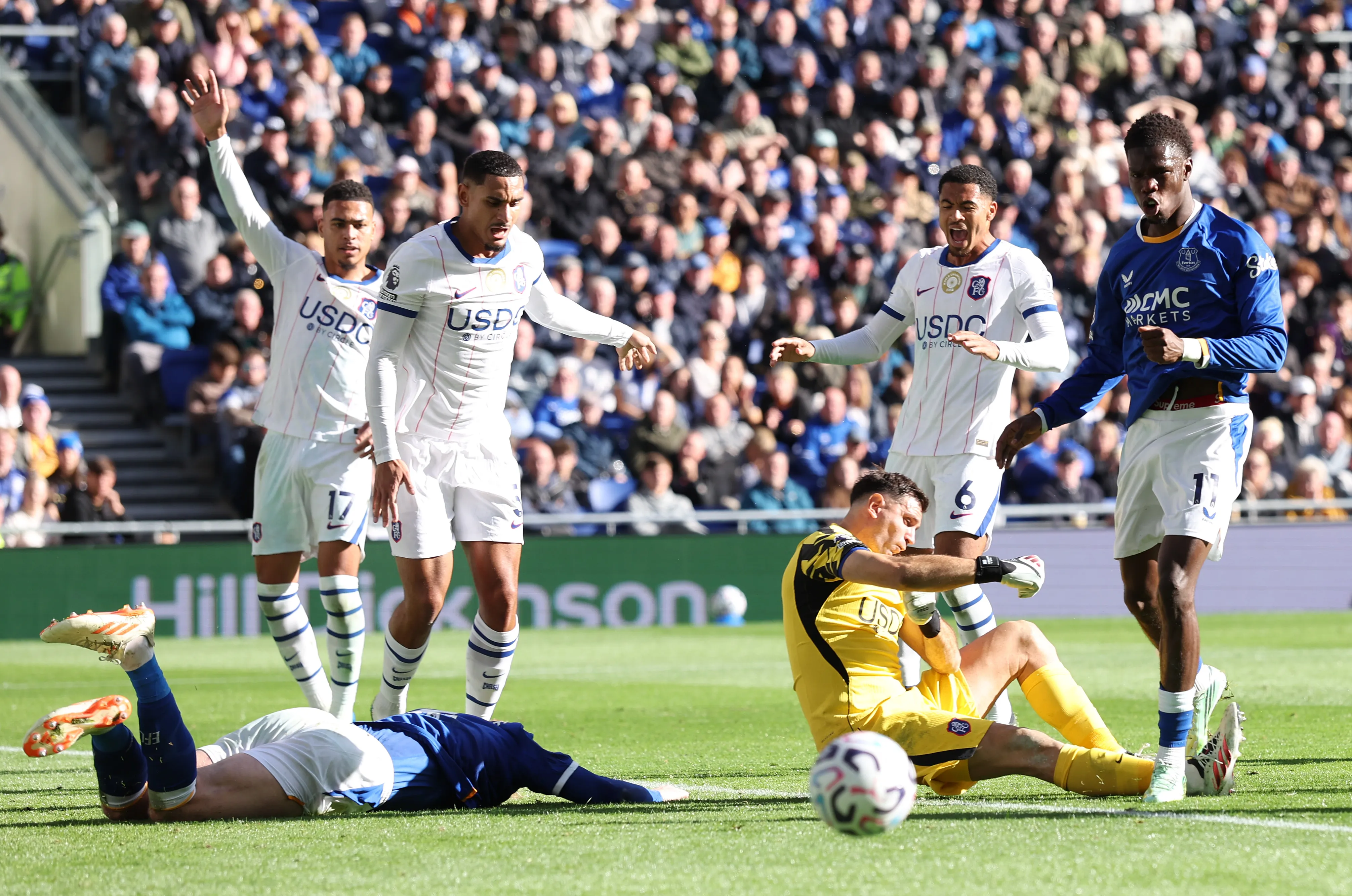 Así quedó Dibu Martínez tras el golpazo. (Alex Livesey/Getty Images).