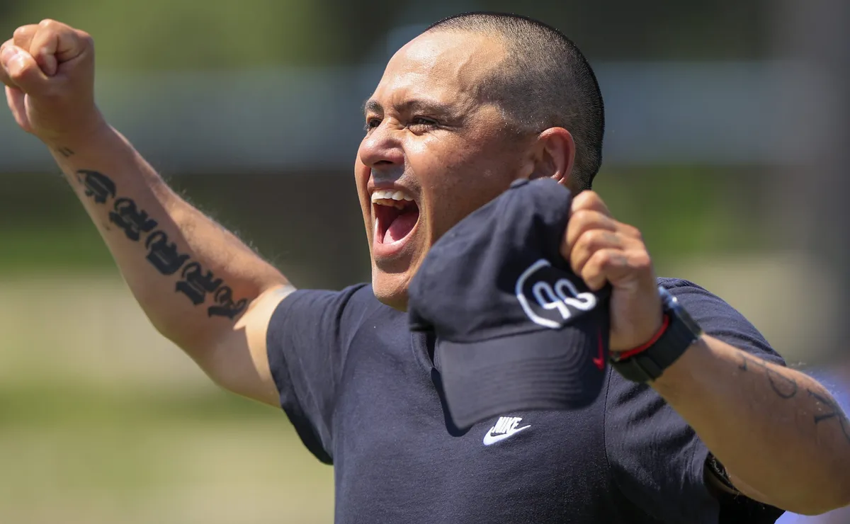 Humberto Suazo se quiebra tras triunfo de San Luis cerca del ascenso Humberto Suazo se quiebra tras triunfo de San Luis cerca del ascenso