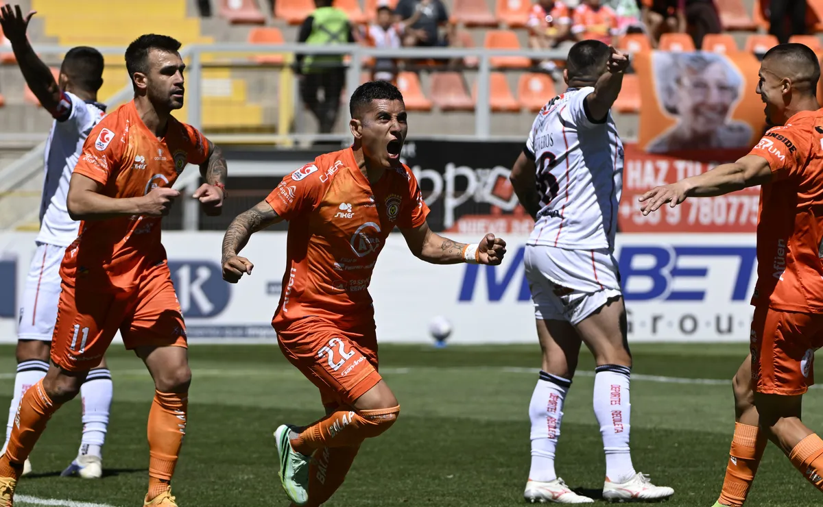 Cobreloa presiona por título de la Primera B Cobreloa presiona por título de la Primera B