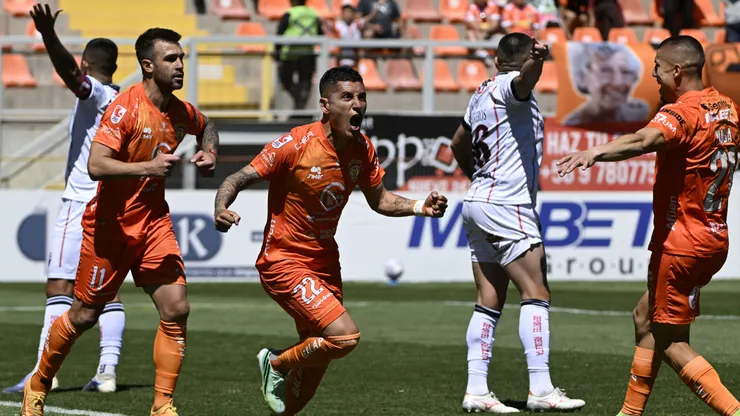 Cobreloa goleó a Deportes Recoleta en Calama.