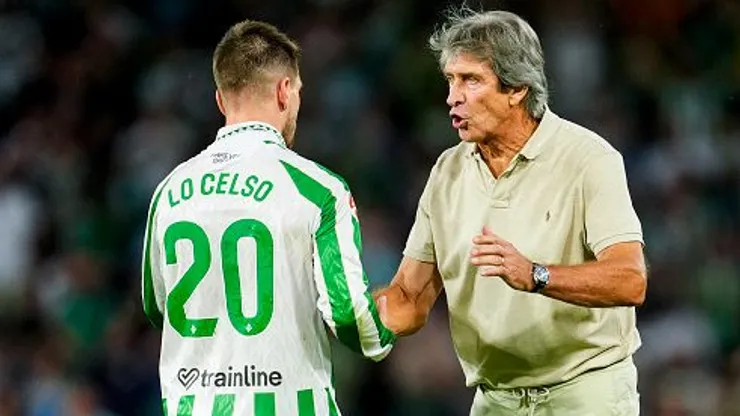 Manuel Pellegrini y el argentino Giovani Lo Celso, quien también quedó molesto con una decisión arbitral.