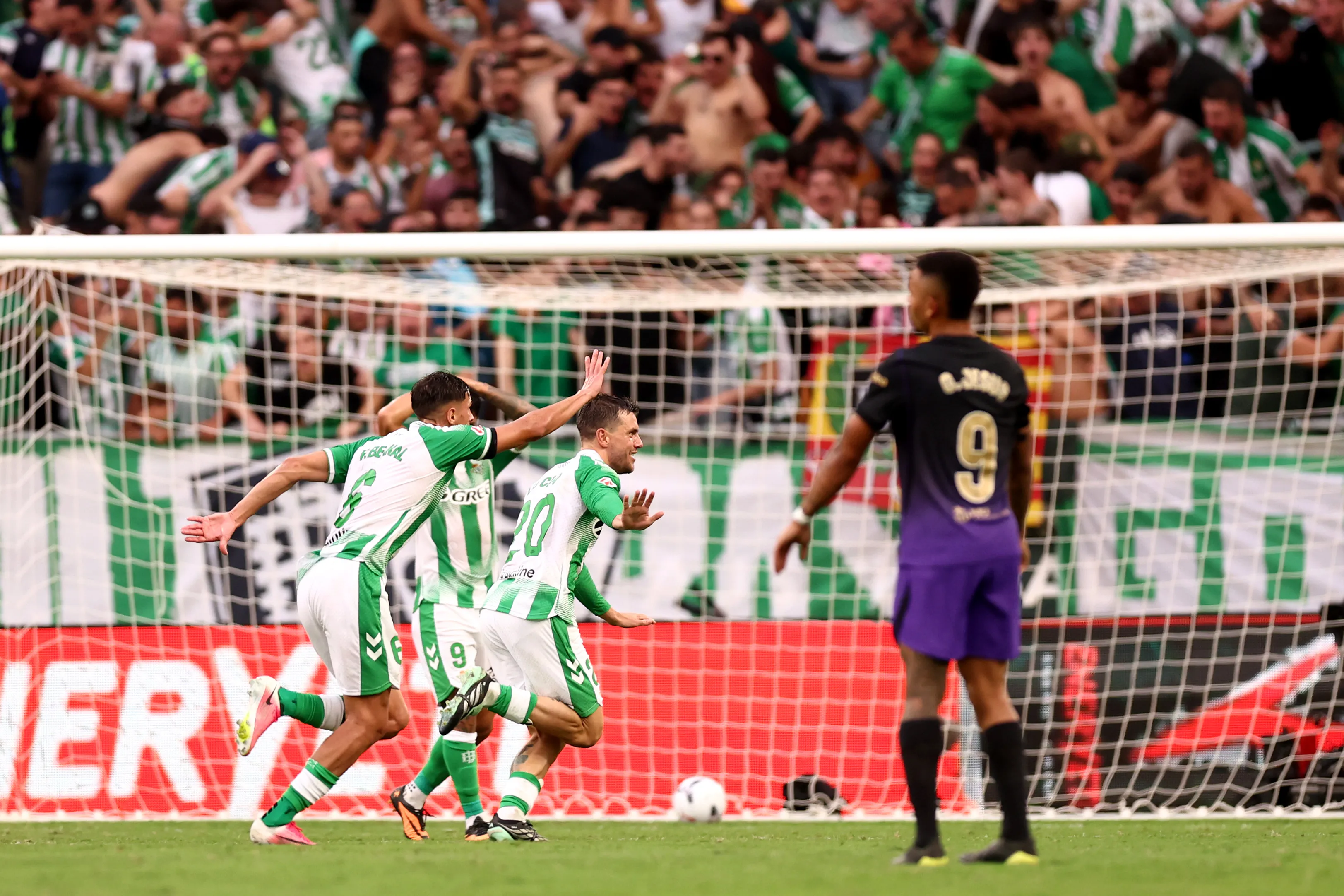 Así celebró Gio Lo Celso el tanto que finalmente no fue válido. (Fran Santiago/Getty Images).
