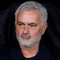 Mourinho solidariza con Pellegrini e ironiza tras polémica entre Betis y Barcelona