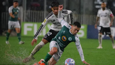 Cristian Díaz marca a José Cárdenas en la revancha suspendida del Cacique ante Puerto Montt.