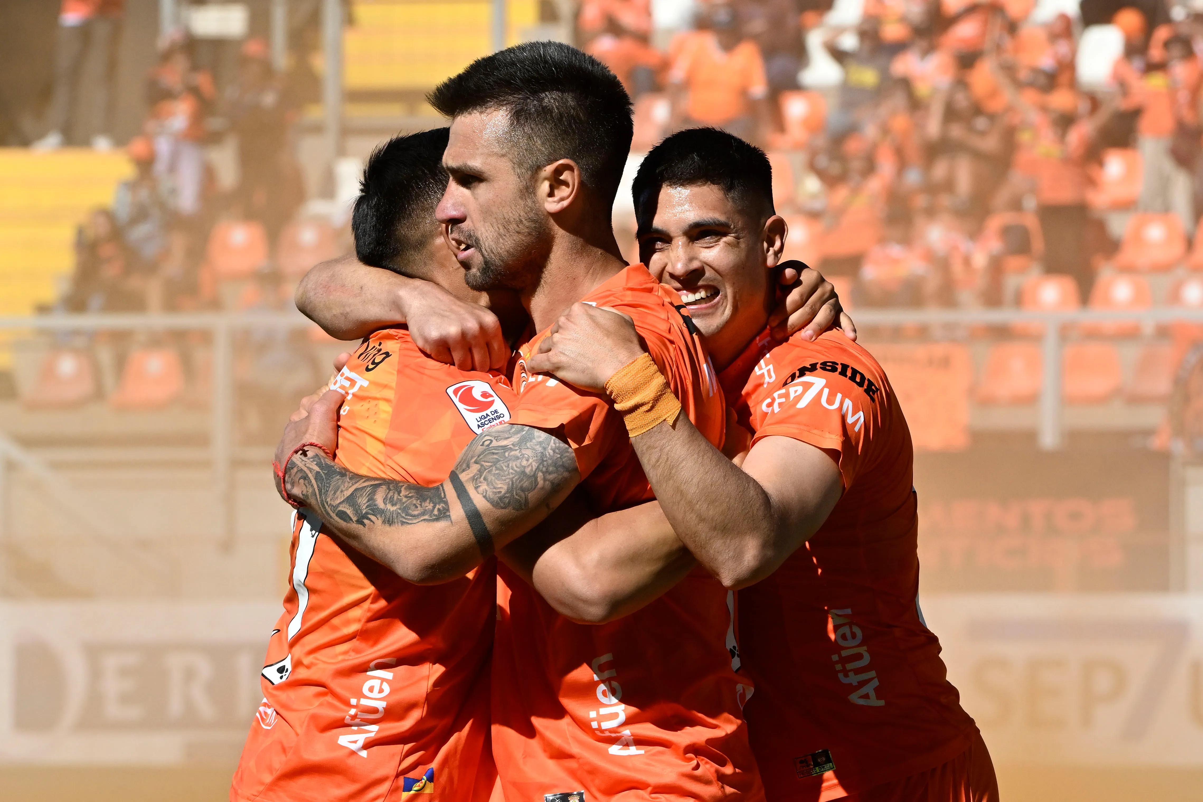 Gustavo Gotti festeja uno de los tres goles que le anotó a Recoleta. (Pedro Tapia/Photosport).