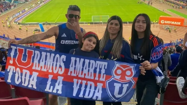 Franco Cabrera y su familia apoyando a U. de Chile.