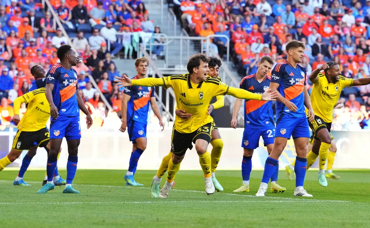 Photo : RedGol Gonzalo Tapia figura en triunfo de Columbus Crew en MLS