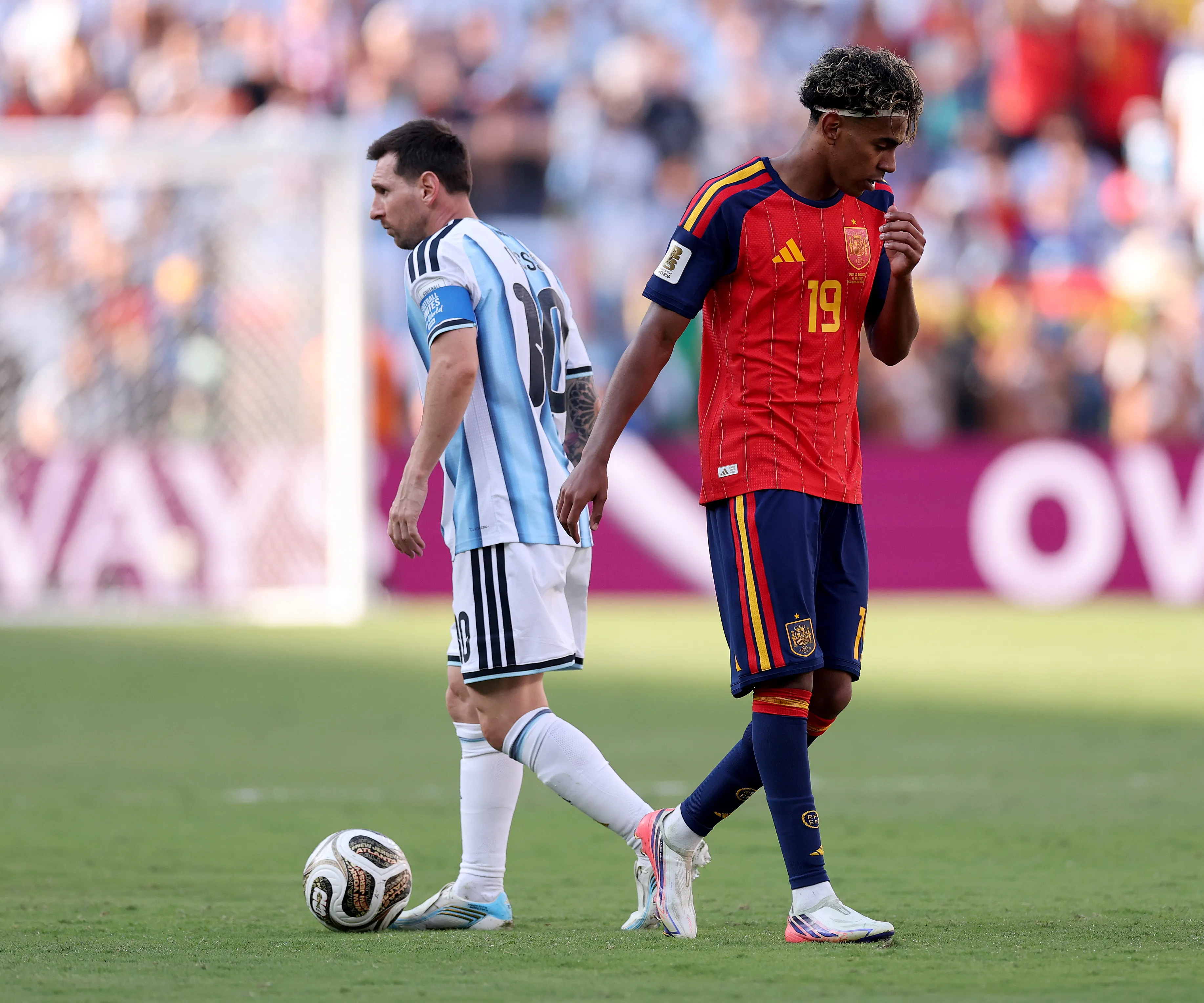Para Arturo Vidal entre Lionel Messi y Lamine Yamal debe salir el ganador del Balón de Oro 2026. | Foto: Getty Images.