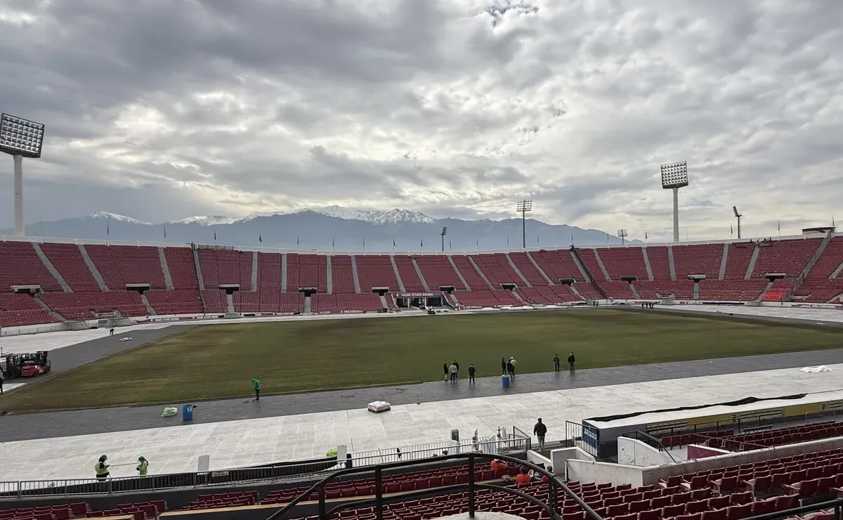 Así quedó la cancha del Estadio Nacional tras BTS. Foto: IND.