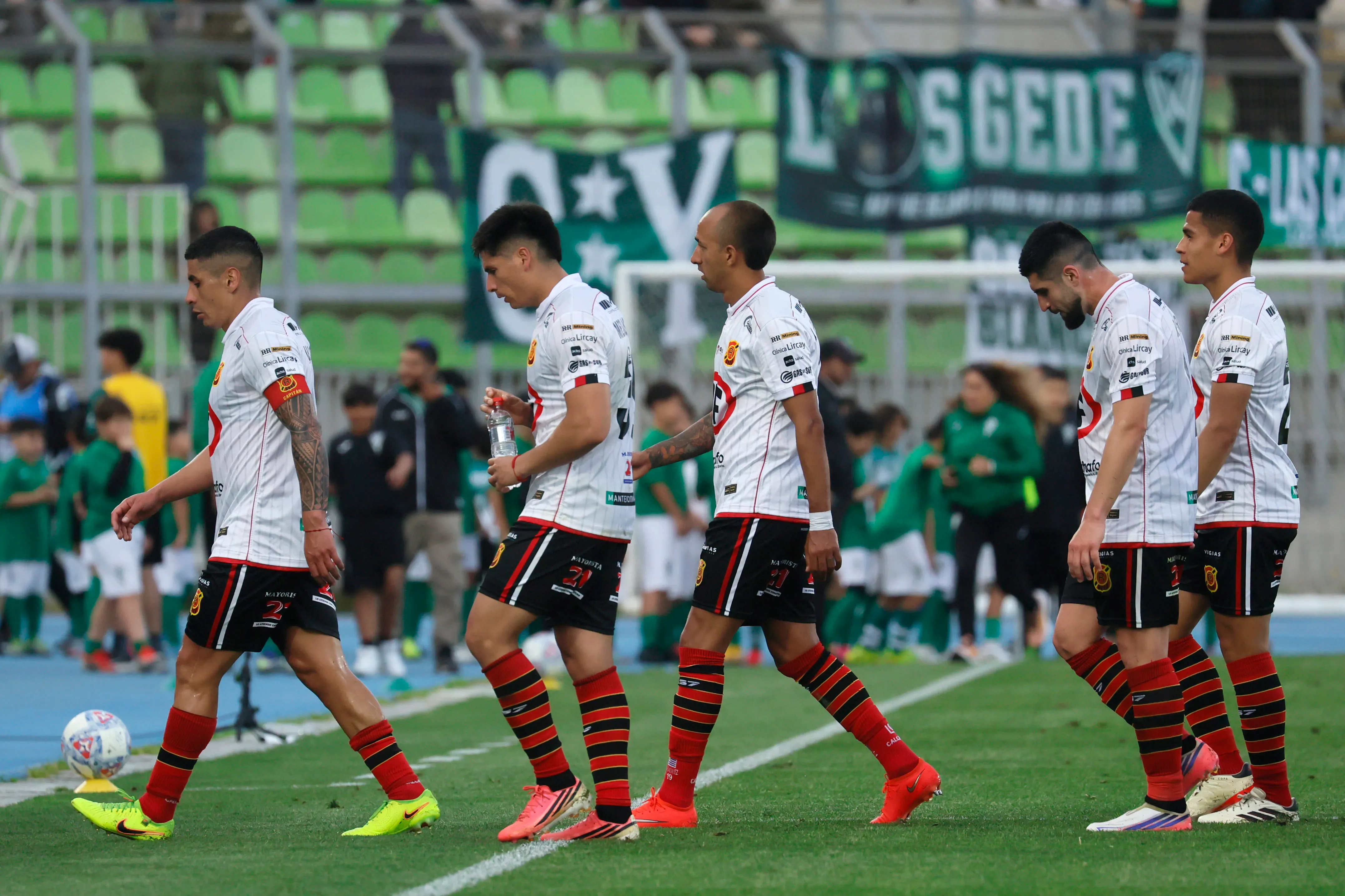 Así salió de la cancha Rangers tras la goleada de Wanderers en Valparaíso. (Sebastian Cisternas/Photosport).