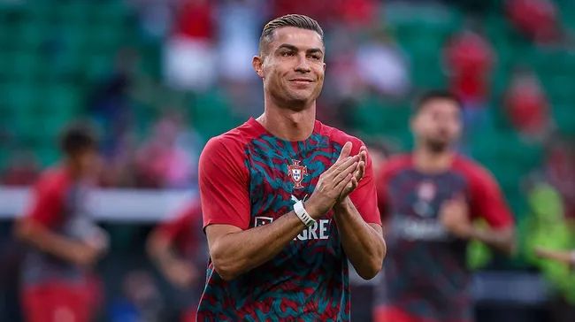 Cristiano Ronaldo gana más del doble que Messi y lidera ranking Forbes.