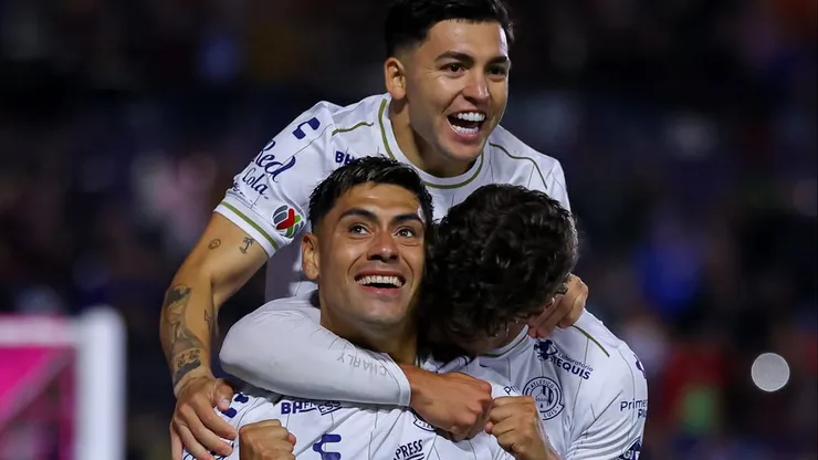 Felipe Mora vuelve al gol en México y lo hace en el clásico de la 57