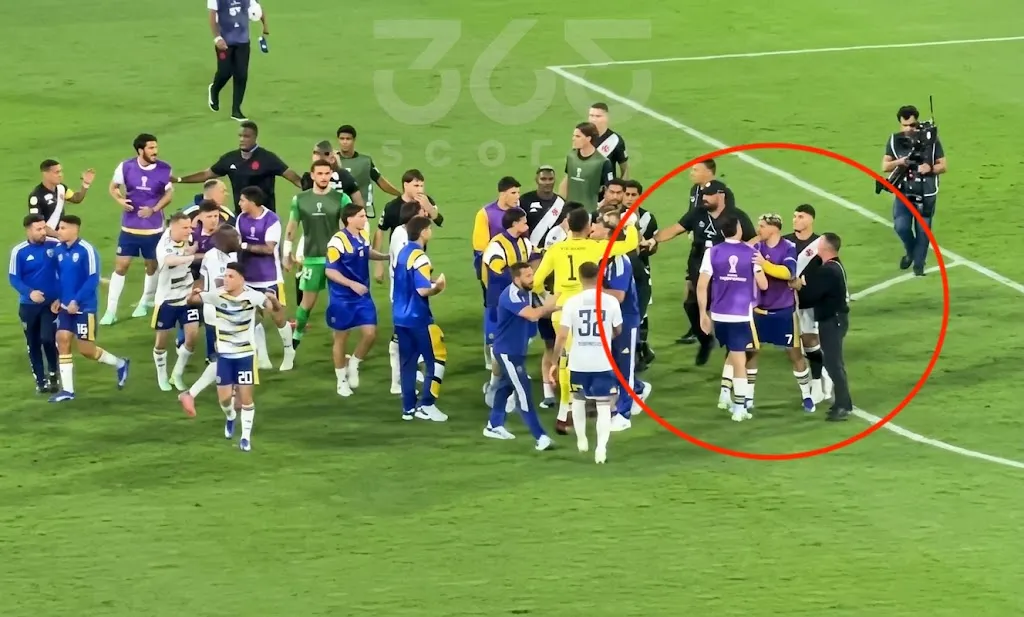 El curioso cruce entre Palacios y Saldivia en medio de pelea en el Estadio Maracaná